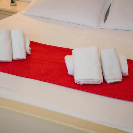 Eighteen Kt Golden - With Garden And Private Parking Just 5 Minutes Walk From The Historic Center * Тропея