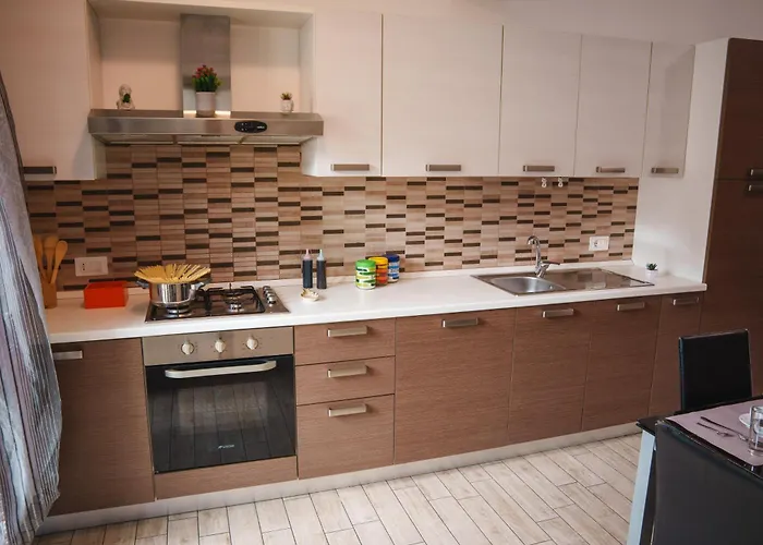 Eighteen Kt Golden - With Garden And Private Parking Just 5 Minutes Walk From The Historic Center Lägenhet