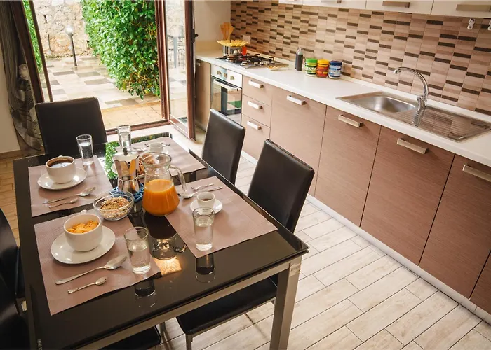 Lägenhet Eighteen Kt Golden - With Garden And Private Parking Just 5 Minutes Walk From The Historic Center Tropea