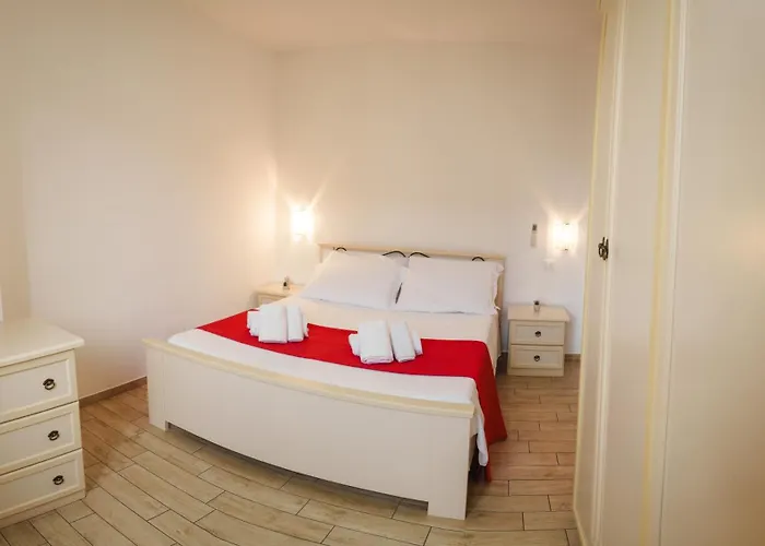 Lägenhet Eighteen Kt Golden - With Garden And Private Parking Just 5 Minutes Walk From The Historic Center