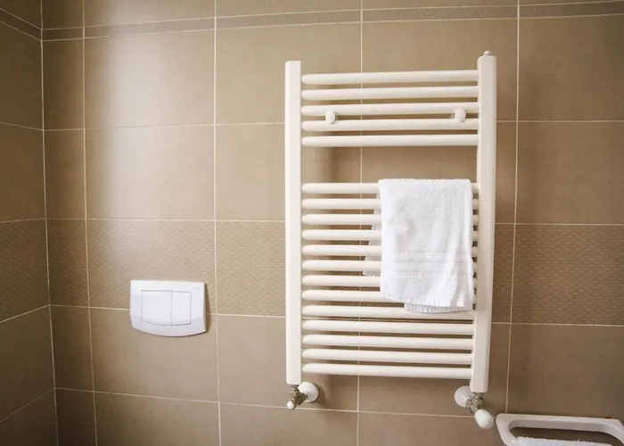 Eighteen Kt Golden - With Garden And Private Parking Just 5 Minutes Walk From The Historic Center