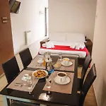Lejlighed Eighteen Kt Golden - With Garden And Private Parking Just 5 Minutes Walk From The Historic Center