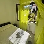 Eighteen Kt Golden - With Garden And Private Parking Just 5 Minutes Walk From The Historic Center *