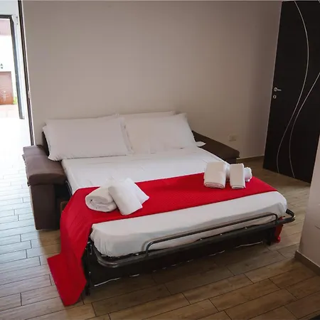 Apartment Eighteen Kt Golden - With Garden And Private Parking Just 5 Minutes Walk From The Historic Center Tropea
