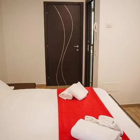 Apartment Eighteen Kt Golden - With Garden And Private Parking Just 5 Minutes Walk From The Historic Center