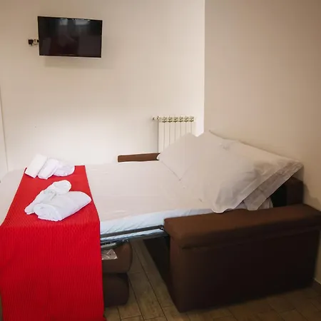 Eighteen Kt Golden - With Garden And Private Parking Just 5 Minutes Walk From The Historic Center *