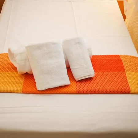 Eighteen Kt Golden - With Garden And Private Parking Just 5 Minutes Walk From The Historic Center Apartman Tropea