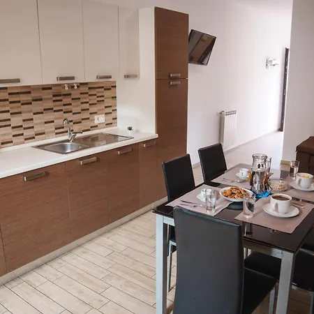 Eighteen Kt Golden - With Garden And Private Parking Just 5 Minutes Walk From The Historic Center Appartamento Tropea