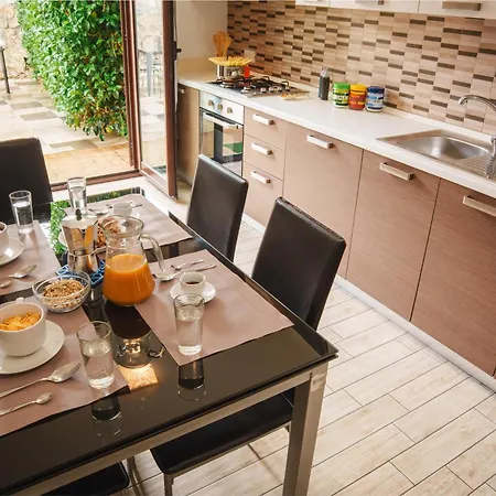 Appartamento Eighteen Kt Golden - With Garden And Private Parking Just 5 Minutes Walk From The Historic Center Tropea