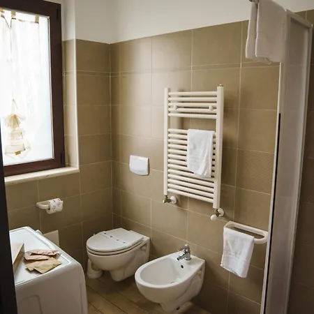 Lägenhet Eighteen Kt Golden - With Garden And Private Parking Just 5 Minutes Walk From The Historic Center