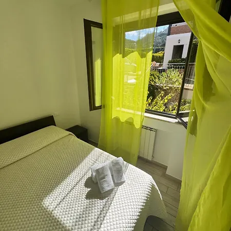 Eighteen Kt Golden - With Garden And Private Parking Just 5 Minutes Walk From The Historic Center *