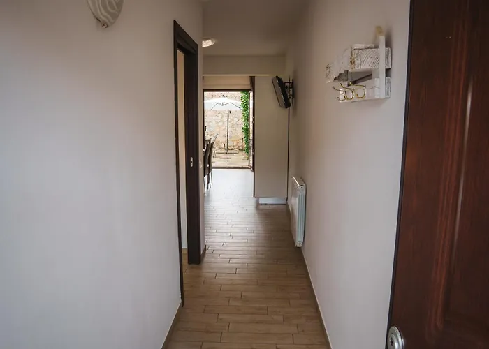 Eighteen Kt Golden - With Garden And Private Parking Just 5 Minutes Walk From The Historic Center Apartman Tropea