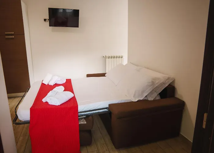 Eighteen Kt Golden - With Garden And Private Parking Just 5 Minutes Walk From The Historic Center *