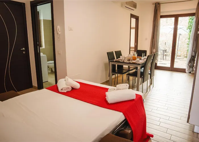 Eighteen Kt Golden - With Garden And Private Parking Just 5 Minutes Walk From The Historic Center * Tropea