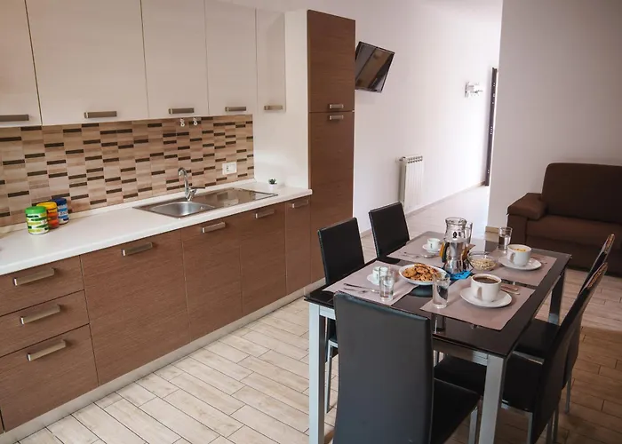 Eighteen Kt Golden - With Garden And Private Parking Just 5 Minutes Walk From The Historic Center Apartman Tropea