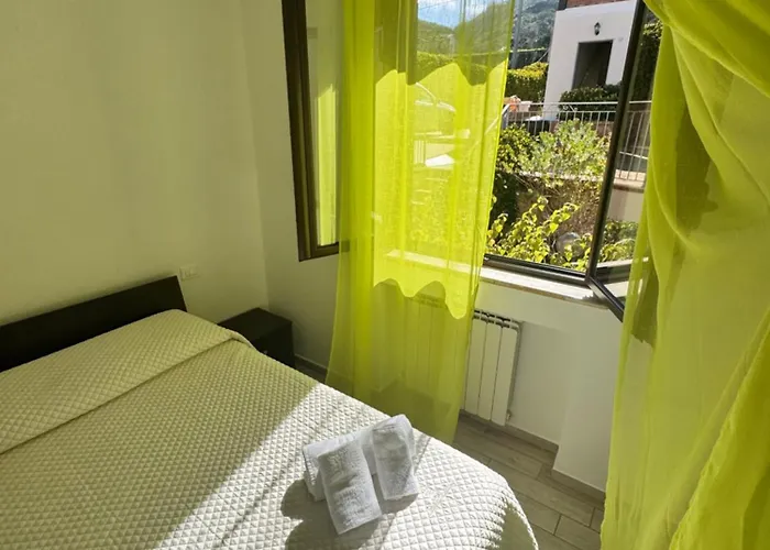 Eighteen Kt Golden - With Garden And Private Parking Just 5 Minutes Walk From The Historic Center *