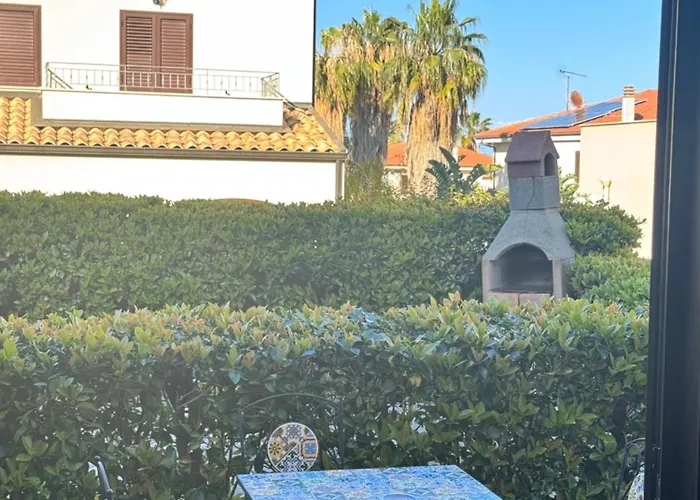 Eighteen Kt Golden - With Garden And Private Parking Just 5 Minutes Walk From The Historic Center Apartment Tropea